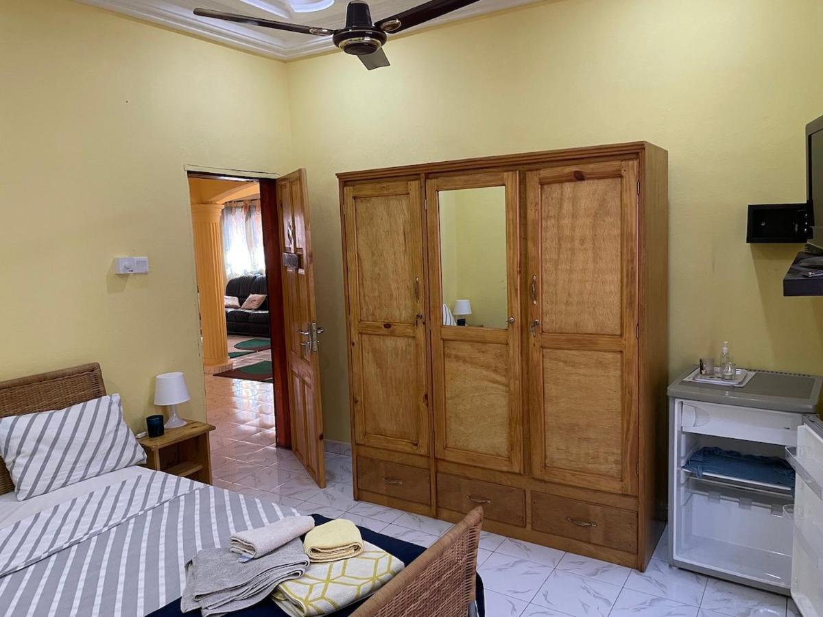The Compound Bed & Breakfast Bijilo Exterior photo