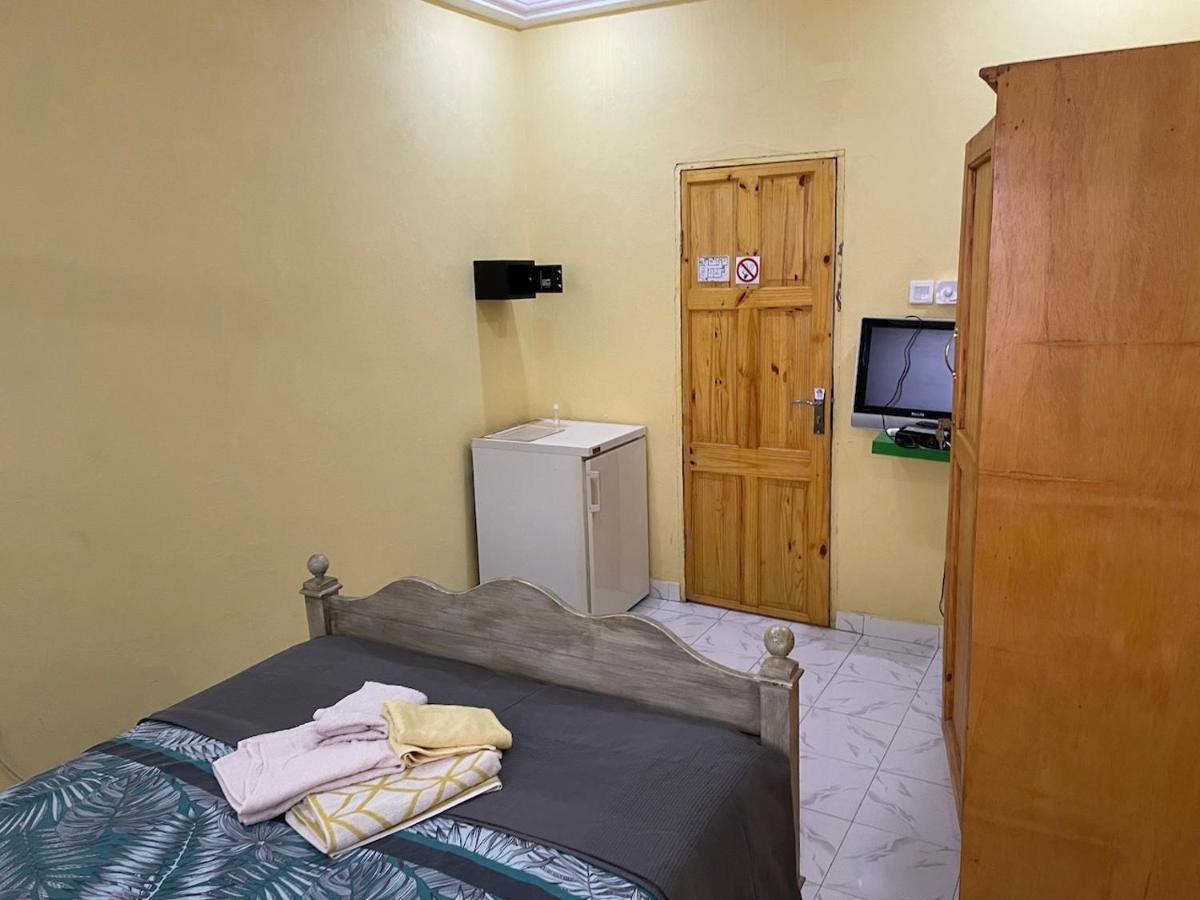 The Compound Bed & Breakfast Bijilo Exterior photo