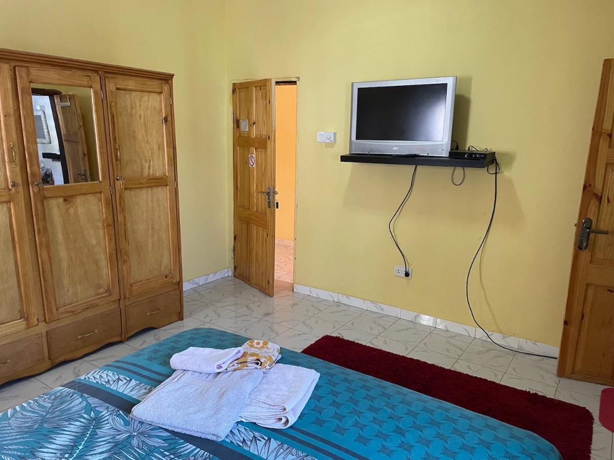 The Compound Bed & Breakfast Bijilo Exterior photo