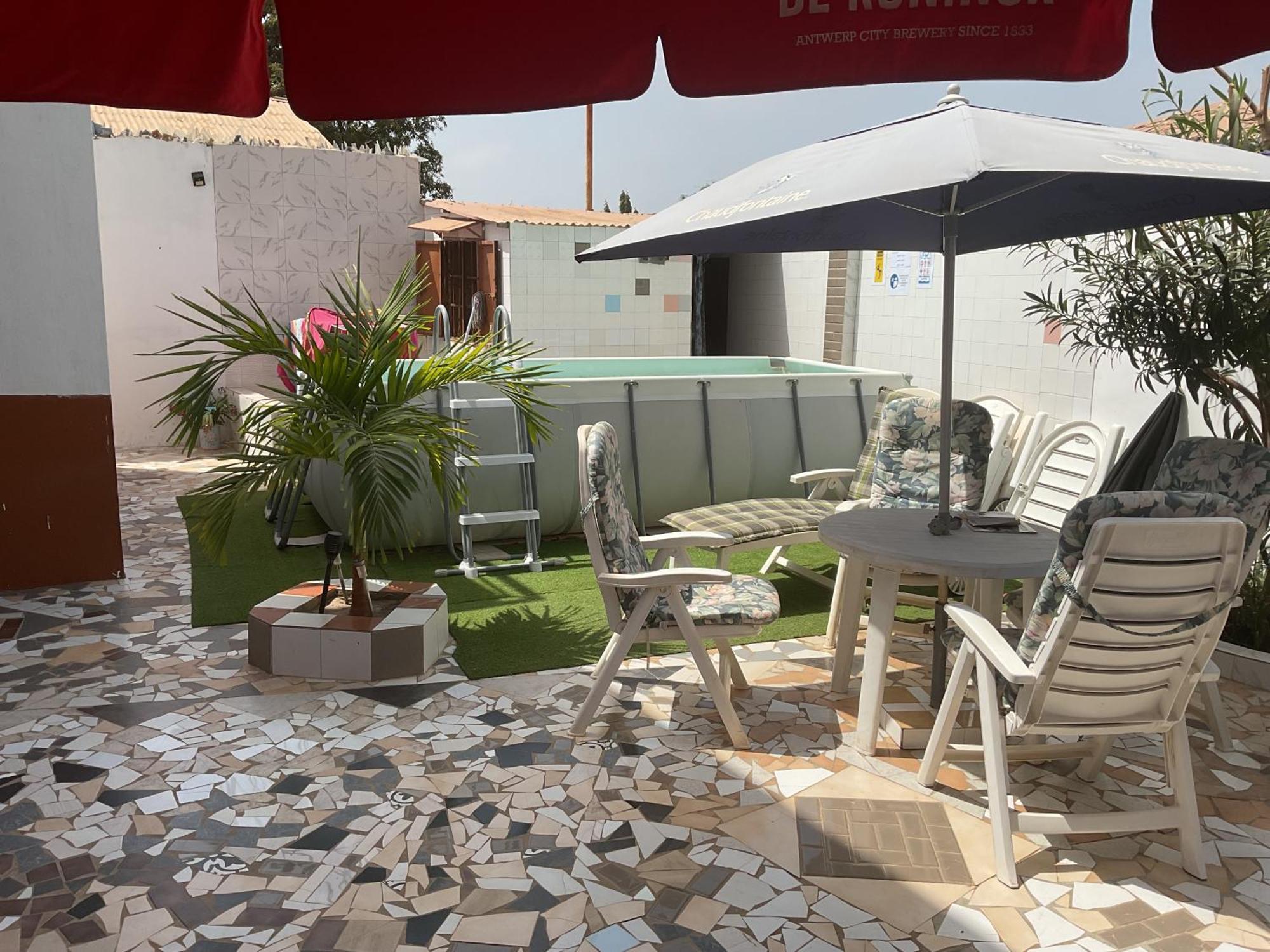 The Compound Bed & Breakfast Bijilo Exterior photo