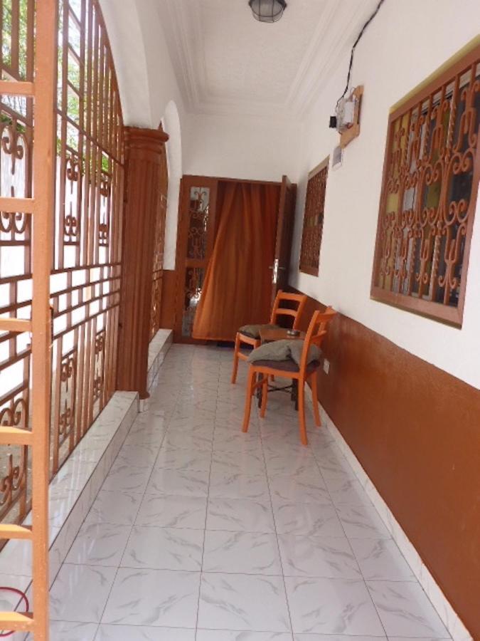 The Compound Bed & Breakfast Bijilo Exterior photo